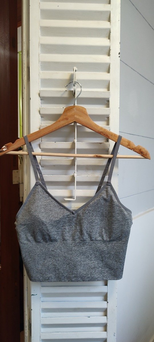 Producto - Top gris bretel finito , talle L