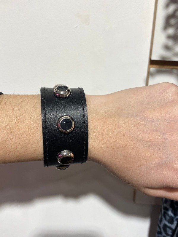 Producto - brazalete tachas negras