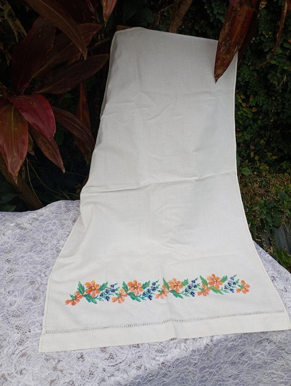 Producto - Toalla bordada punto cruz - 0