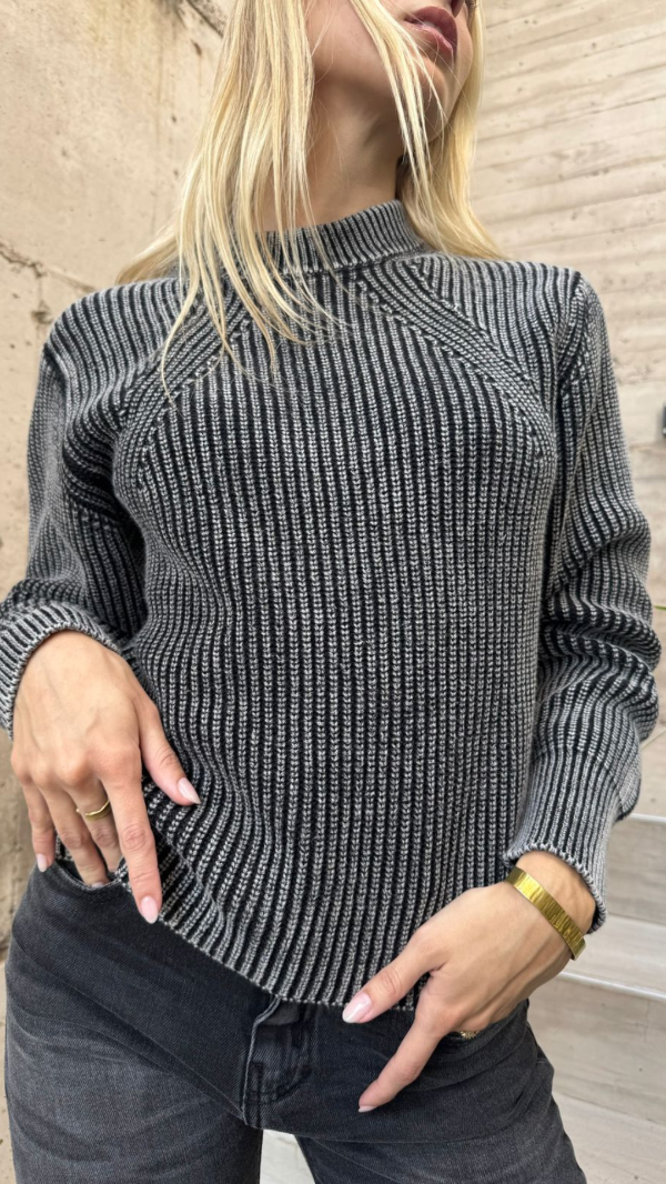 Producto - SWEATER AMBAR NEGRO