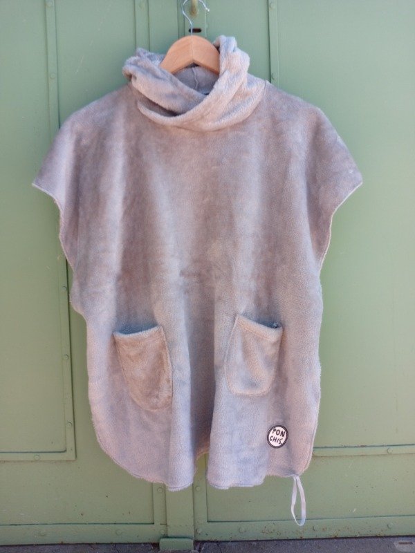 Producto - Poncho GRIS