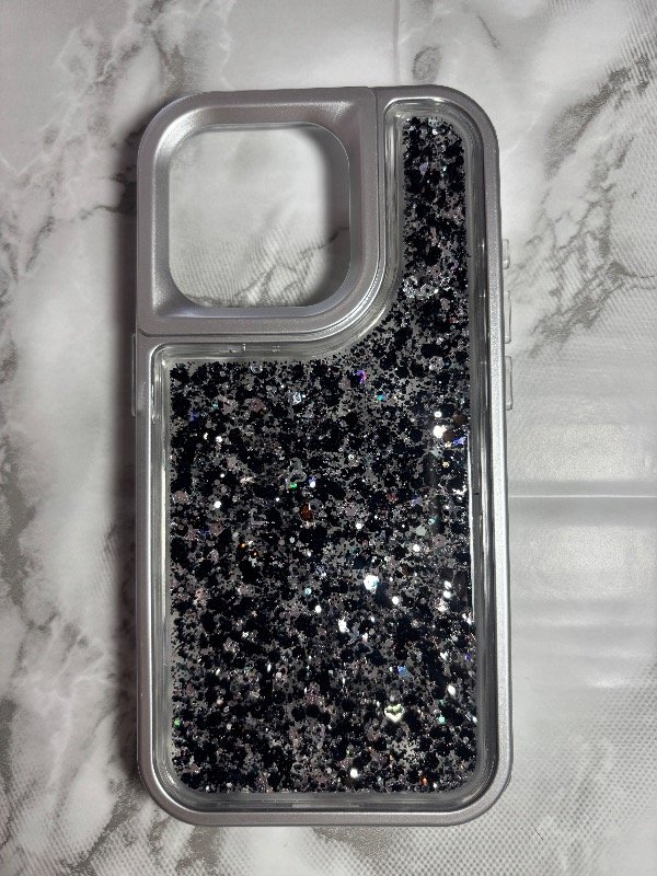 Producto - Case reforzada negra con borde plateado iph 15 pro