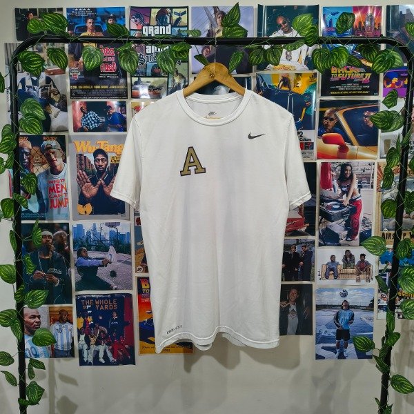 Producto - REMERA NIKE KNIGHTS