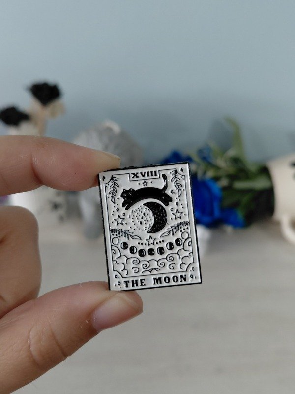 Producto - Pin metalizado - Carta de tarot "The moon" #1376