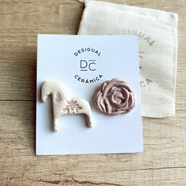 Producto - Pin caballo y rosa