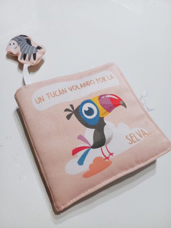 Producto - Libro sensorial "Un tucan volando..." - 0