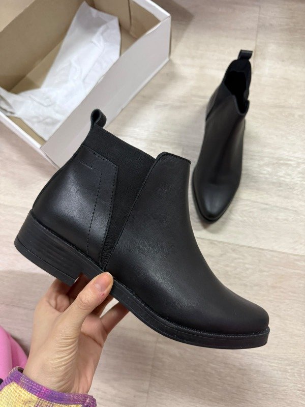 Producto - ANGY cuero negro