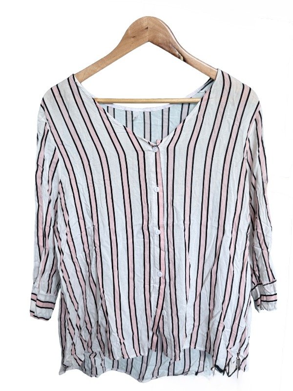 Producto - Camisa de rayas blanca y rosa