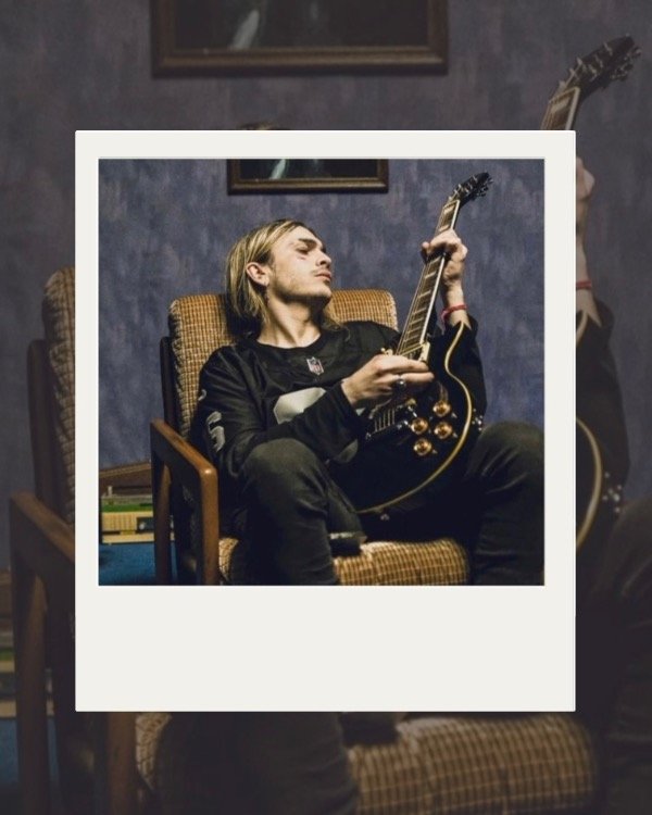 Producto - Polaroid Airbag, Pato Guitarra