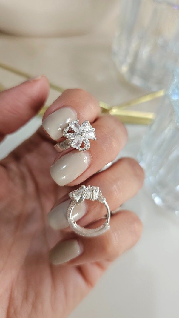 Producto - Aros huggies flor con cubic y micropave 1,5cm. Plata