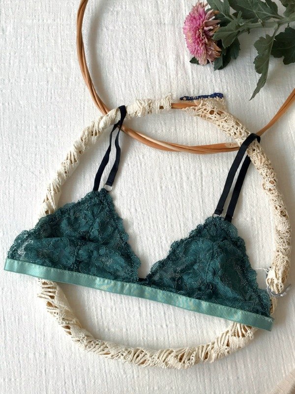 Producto - Bralette Petunia puntilla verde detalles en lurex