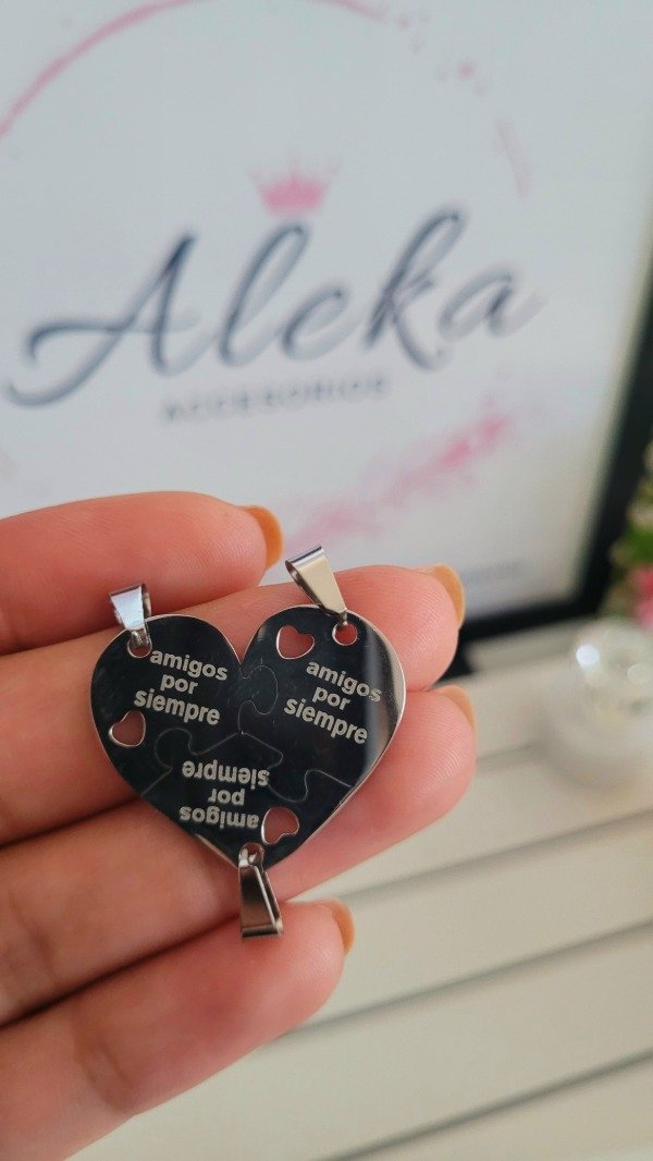 Producto - Dije corazón para compartir con frase amigos por siempre