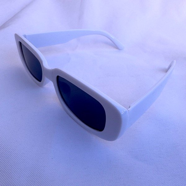 Producto - LENTES RETRO BLANCOS LENTE NEGRO