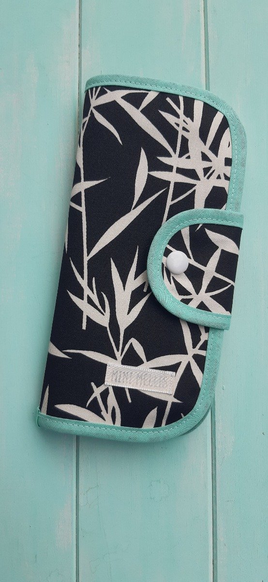Producto - Organigastos negro con hojas grandes y verde
