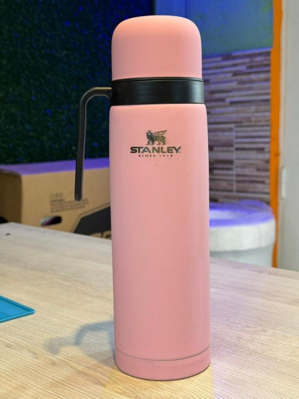 Producto - TERMO MEDIA MANIJA SIMIL STANLEY 1L ROSA