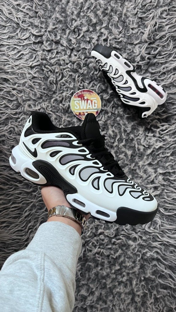 Producto - AIR MAX TN PLUS DRIFT BLACK AND WHITE