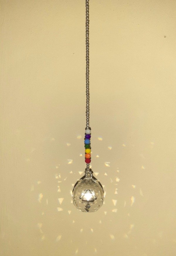 Producto - Atrapasol mostacillones, 7 chakras y esfera de 3 cm.