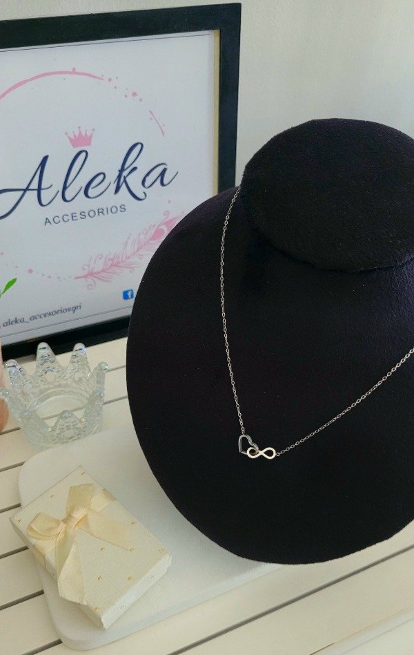 Producto - Collar infinito de acero quirúrgico
