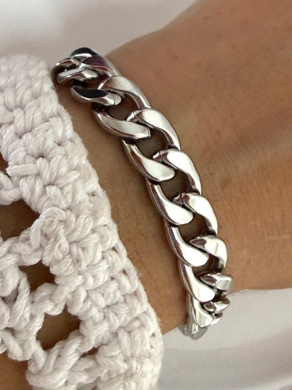 Producto - P715 pulsera plana grosor 2.5/ 2 medidas de largo acero quirúrgico