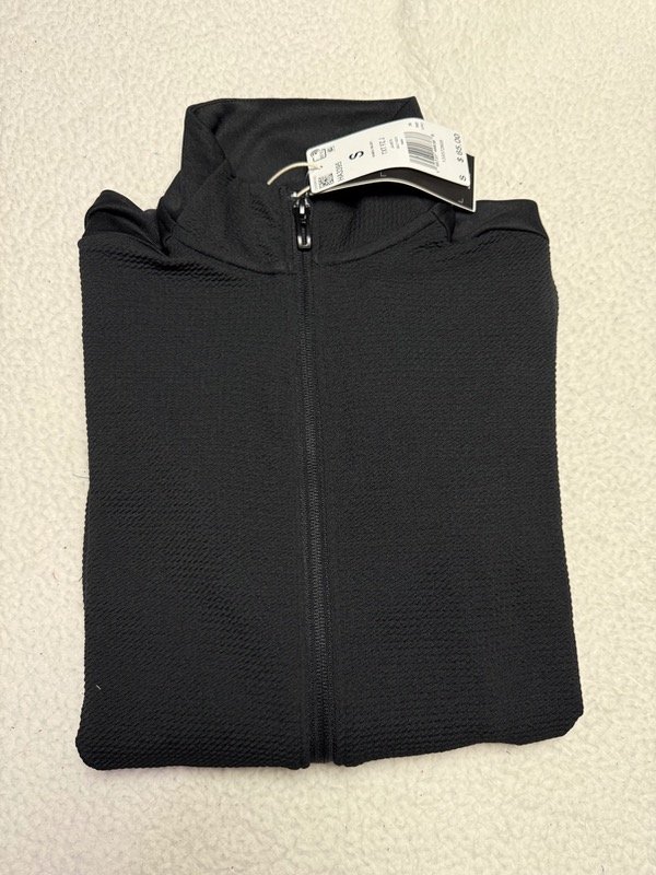 Producto - Campera Adidas Negra