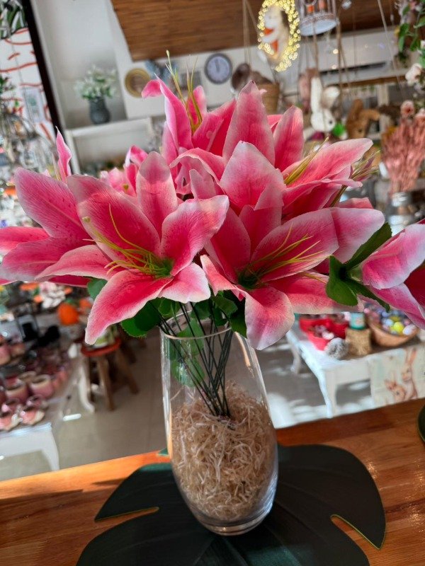 Producto - Ramo de lilium fucsia 50cm (Efectivo: 8.000)