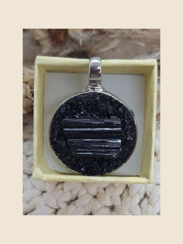 Producto - Dije medallón "Turmalina" incrustada