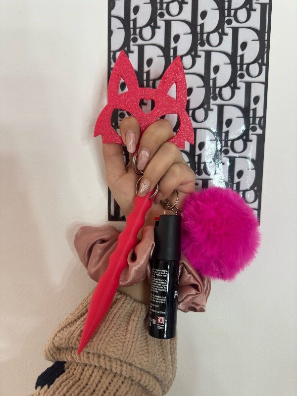 Producto - Kit llavero fucsia pompón