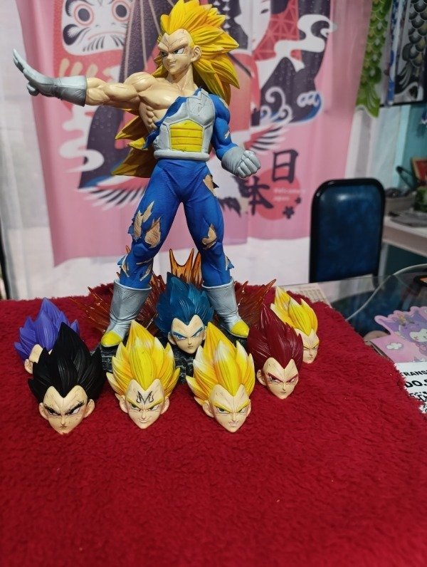 Producto - Diorama Vegeta - Dragon Ball Z c/8 cabezas intercambiables (29cm)