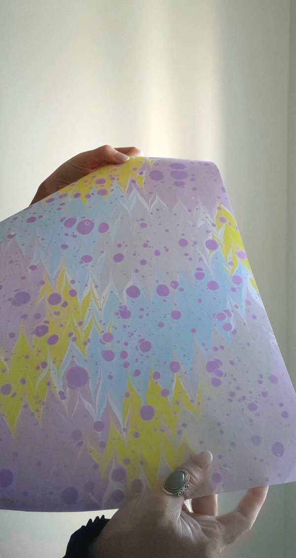 Producto - b. Papel marmolado artesanalmente