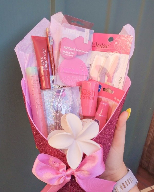 Producto - Ramo de maquillaje fucsia
