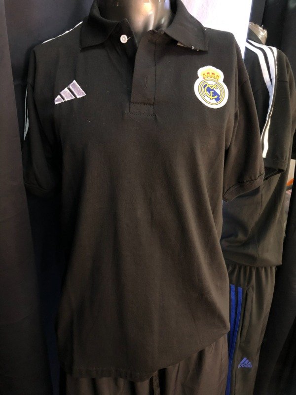 Producto - camiseta de visitante del Real Madrid de la temporada 2001-2002