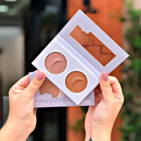 Producto - Paleta de iluminadores Feels mood DARK Ruby Rose