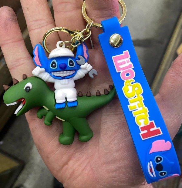 Producto - STITCH - STITCH SOBRE DINOSAURIO