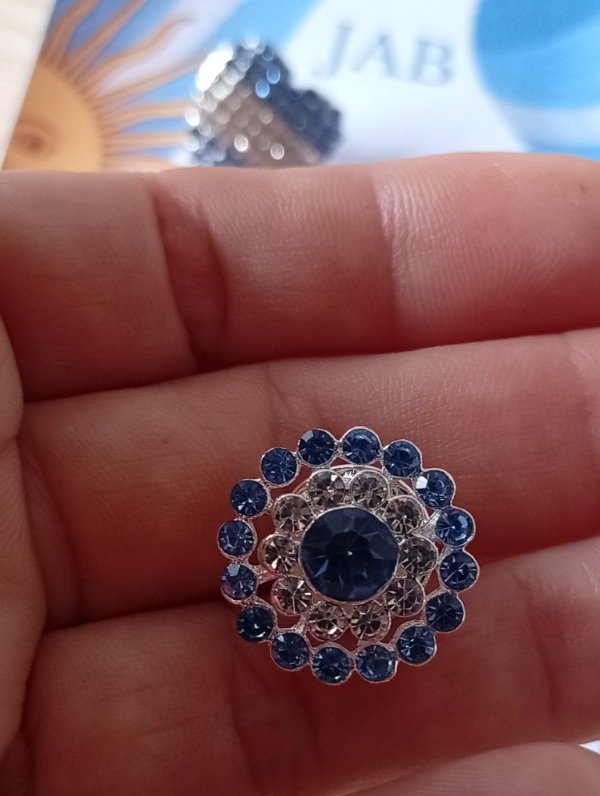 Producto - Escarapela redonda strass con pin