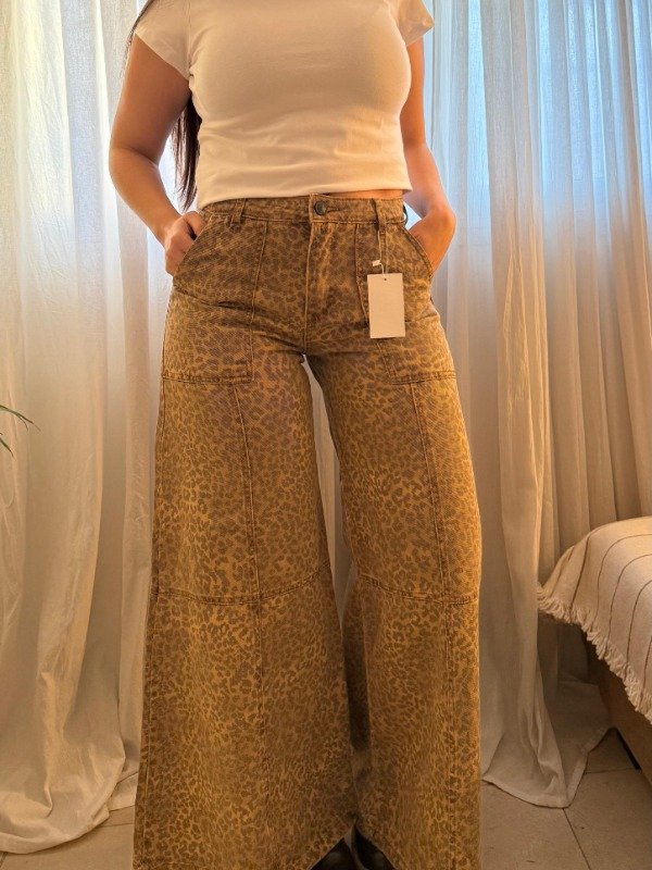 Producto - WIDE WHITE LEOTAY