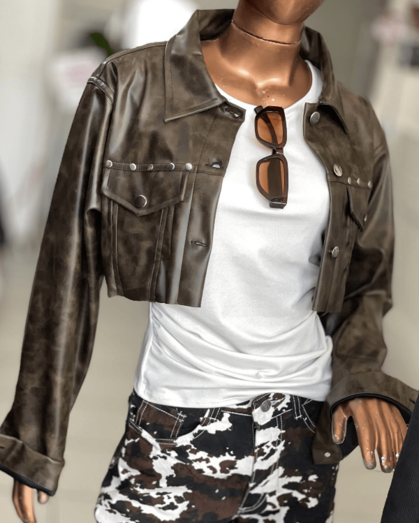 Producto - Campera engomada Corta con Tachas Marrón