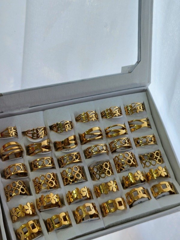 Producto - Anillos dorados anchos por caja modelo 2