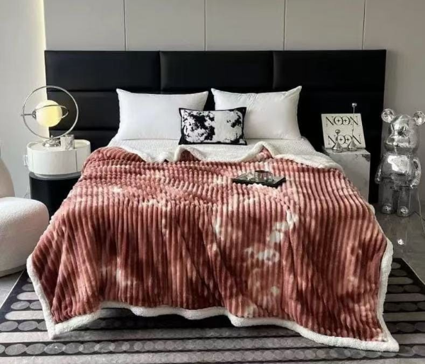 Producto - MANTA CON CORDERITO / JASPEADA