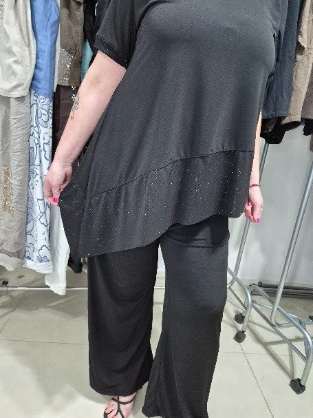 Producto - Blusa Irregular en Pico Negra con Brillos Negros - Seda Fria XL - 3
