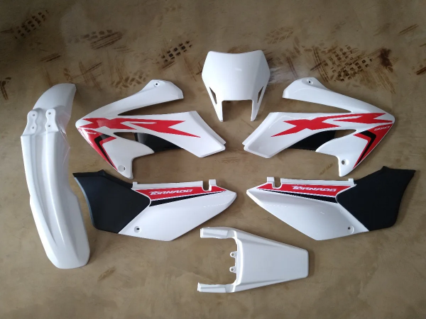 Producto - Kit De Plasticos Tornado 250 Blanco C/ Calcos