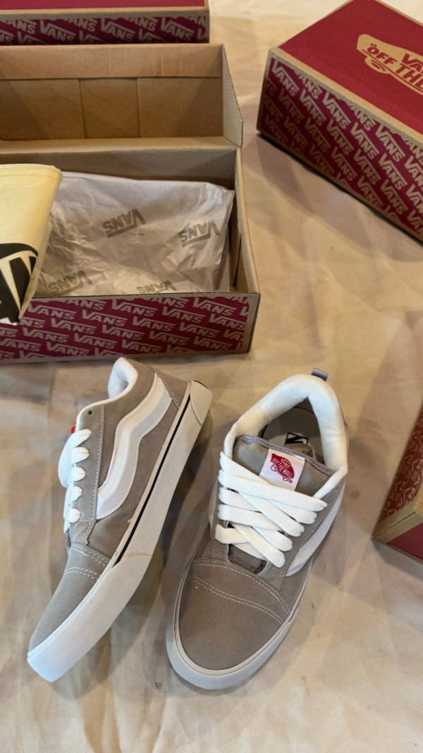 Producto - VANS KNU GRIS