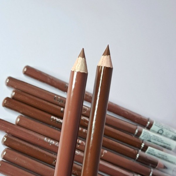 Producto - Delineador marron mely