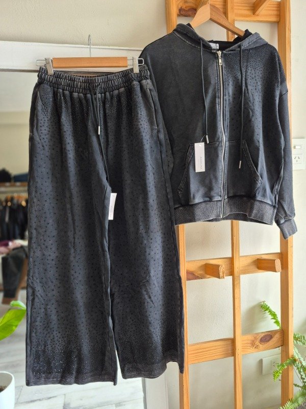 Producto - Pantalón Washed Con Hotfix Premium