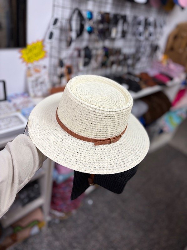 Producto - Sombrero con detalle de cuerina plano - 1