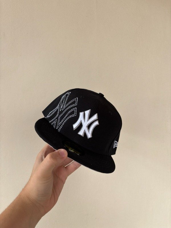 Producto - New Era New York Yankees Yarn Stitch Black 59FIFTY Fitted MLB