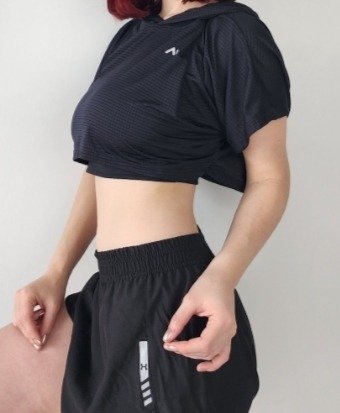 Producto - Pupera negra crop con capucha lycra