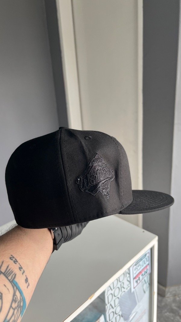 Producto - CAP CERRADA TOTAL BLACK NW 59.6cm - 2