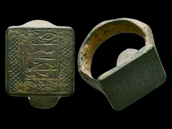 Producto - Imperio Romano. Anillo (Siglo I a III DC) Bronce 23,5 MM - 10,7 Gramos