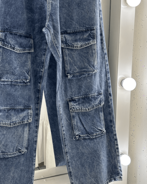 Producto - Jean Multicargo Bolsillos Celeste Batik