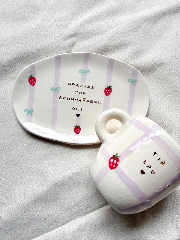 Producto - Set de bandeja y taza con detalles en oro